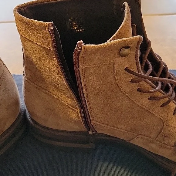 Unitnyndiversity NWOB Suede  Boots - Picture 3 of 9